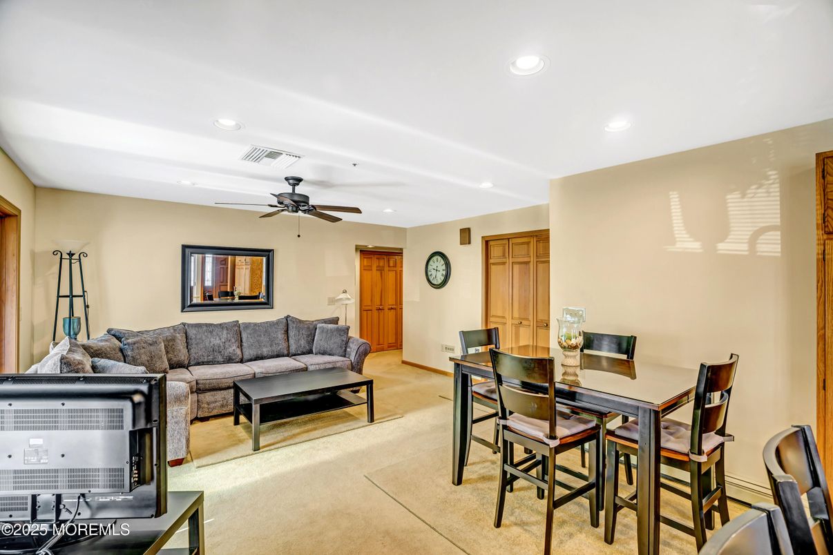 Dining room, Interior, Living room, Recessed Lighting