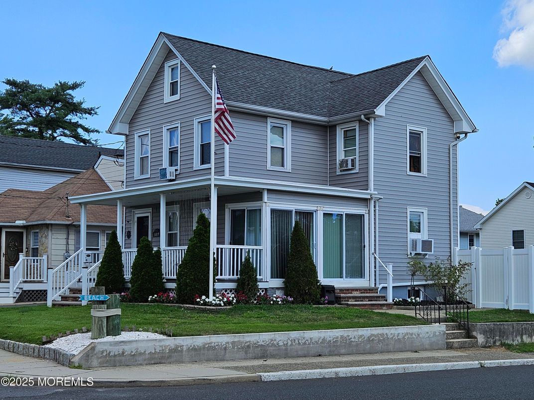 Exterior, Facade, Queen Anne Victorian