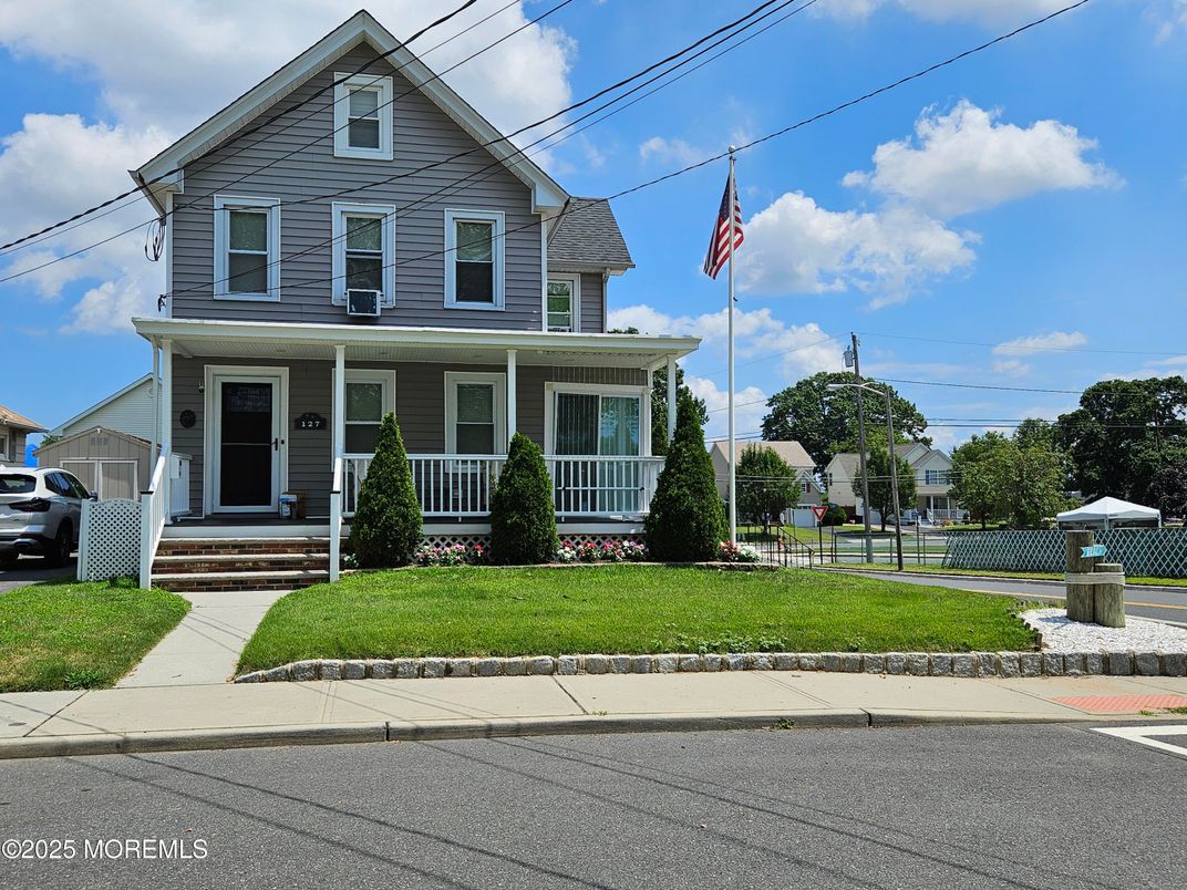 Exterior, Facade, Queen Anne Victorian