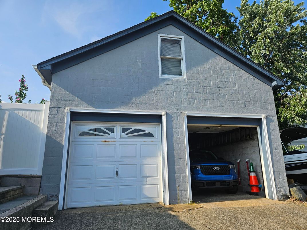 Detached Garage, Exterior