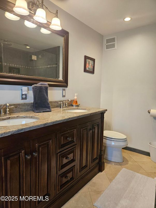 Bathroom, Interior, Recessed Lighting