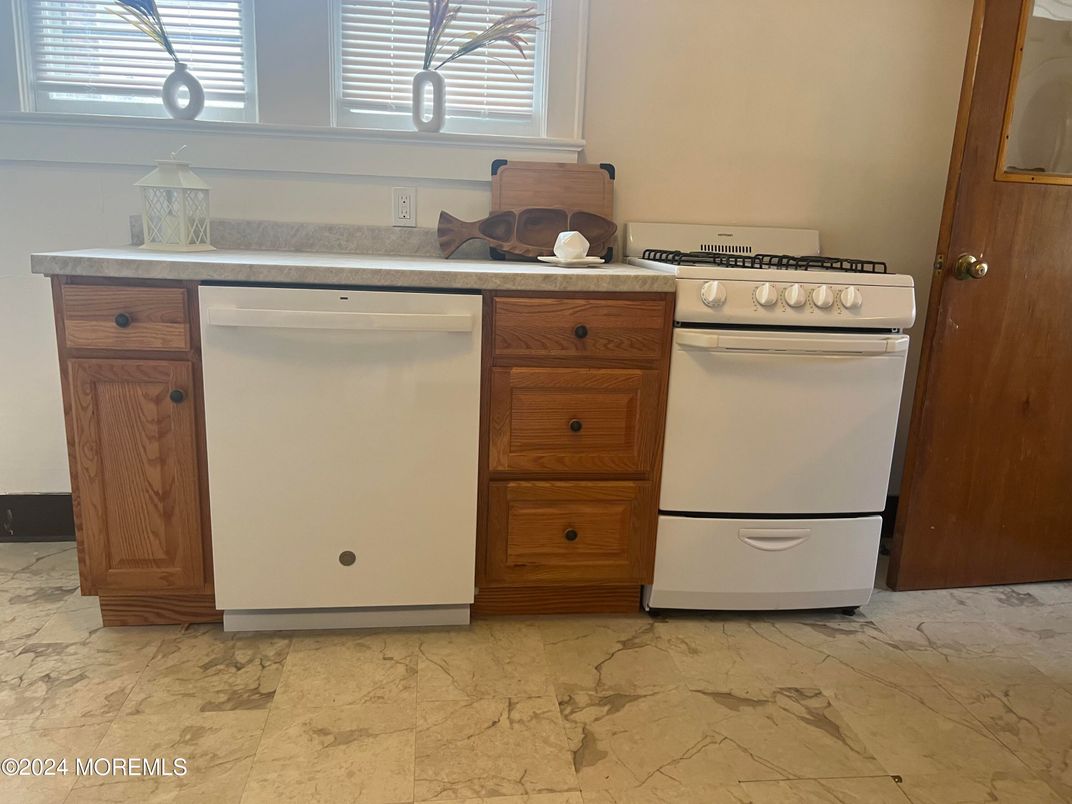 Interior, Kitchen, Marble, Stainless Steel Appliances