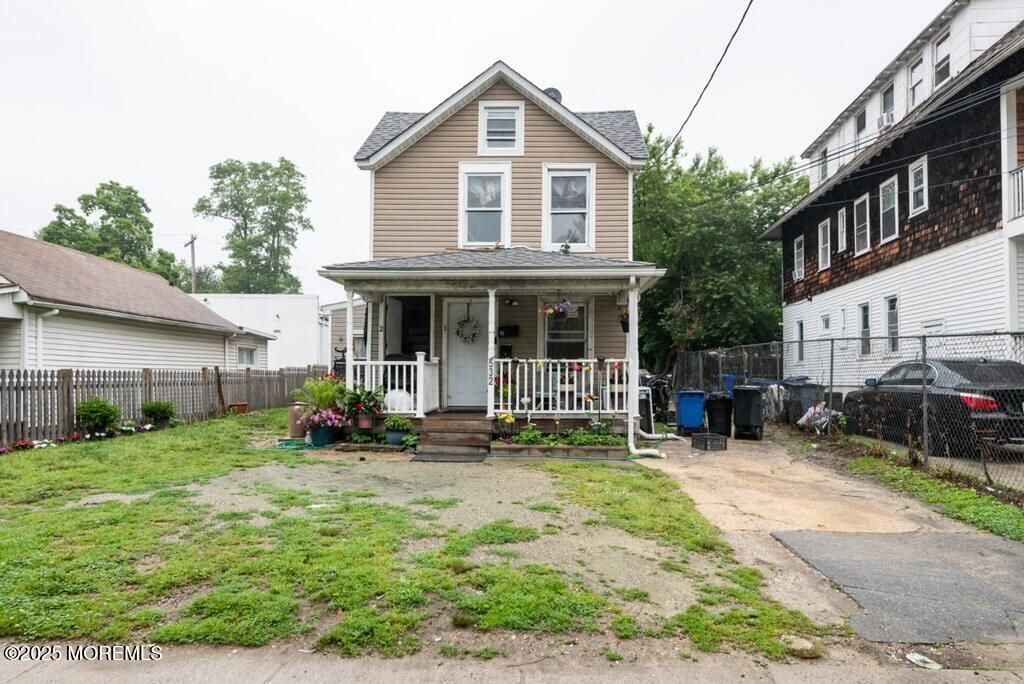 Backyard, Exterior, Facade, Queen Anne Victorian
