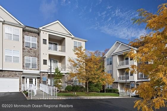 Attached, Exterior, Facade, Rowhouse