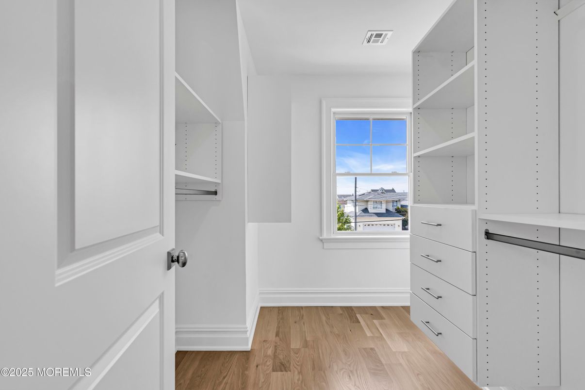 Interior, Walk-in Closets, Wood Texture Flooring