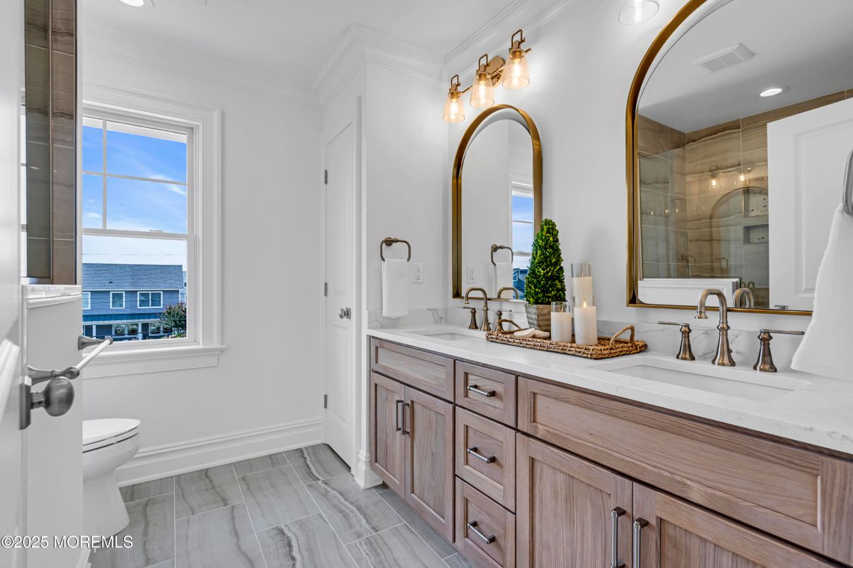 Bathroom, Dual Sink Vanities, Interior, Recessed Lighting, Water