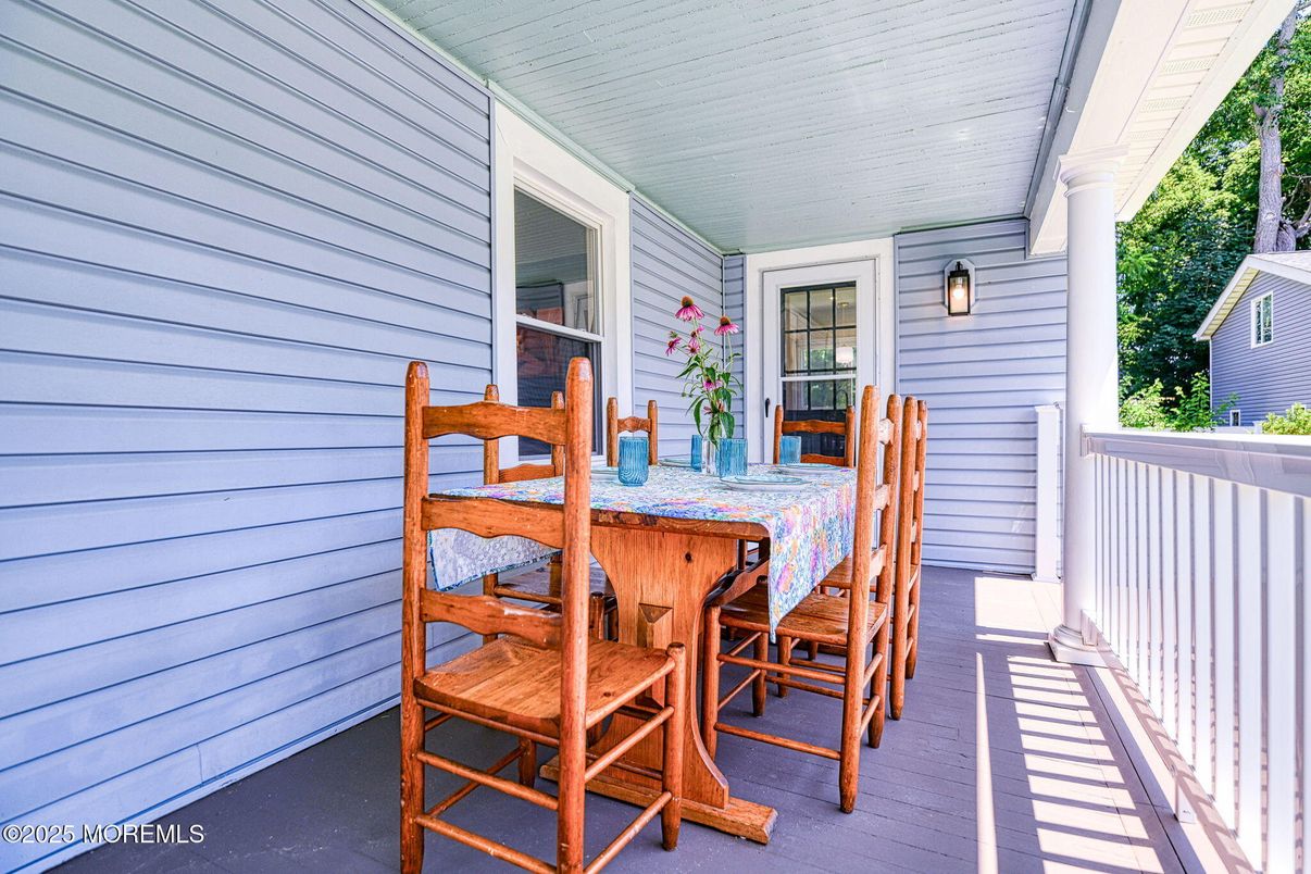 Dining room, Exterior