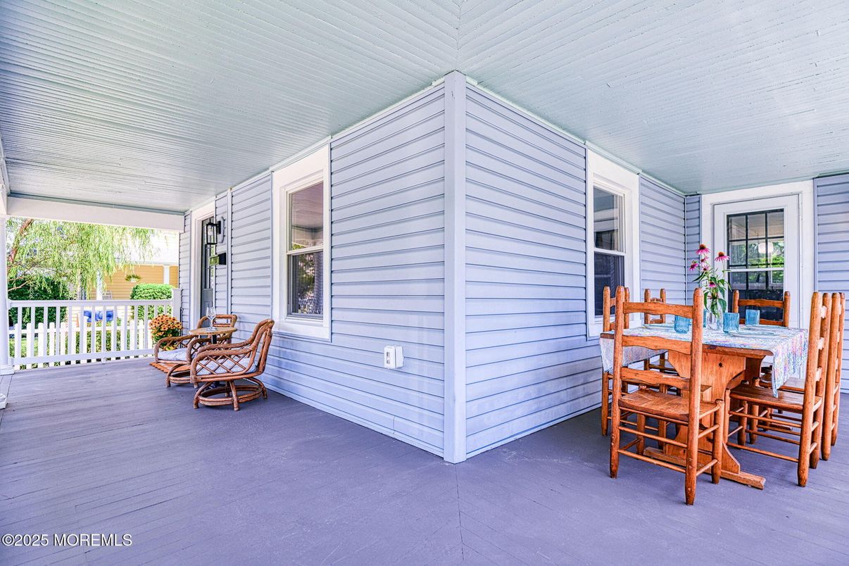 Dining room, Exterior