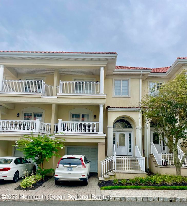 Exterior, Facade, Mediterranean