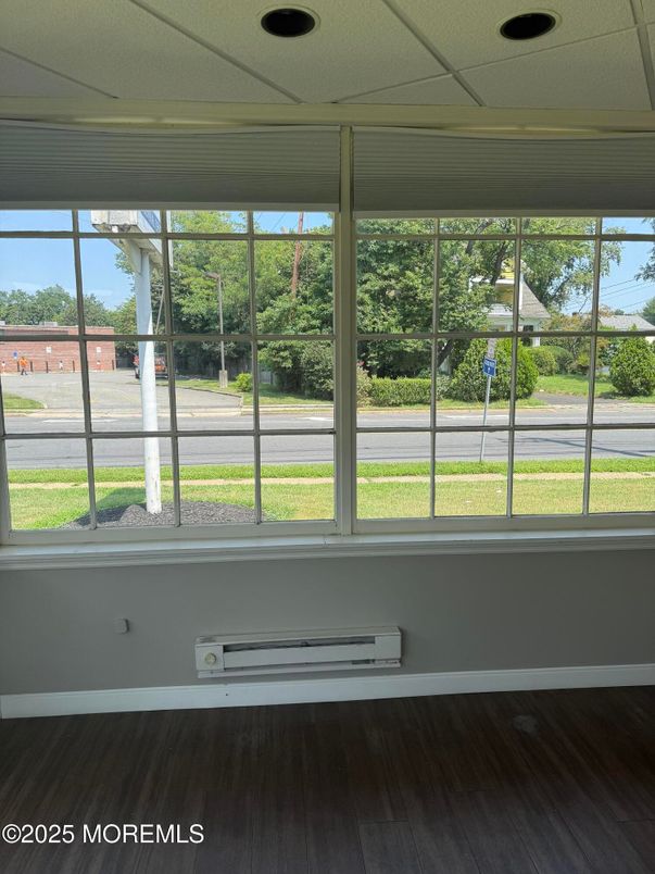 Interior, Recessed Lighting, Sun Room, Wood Texture Flooring