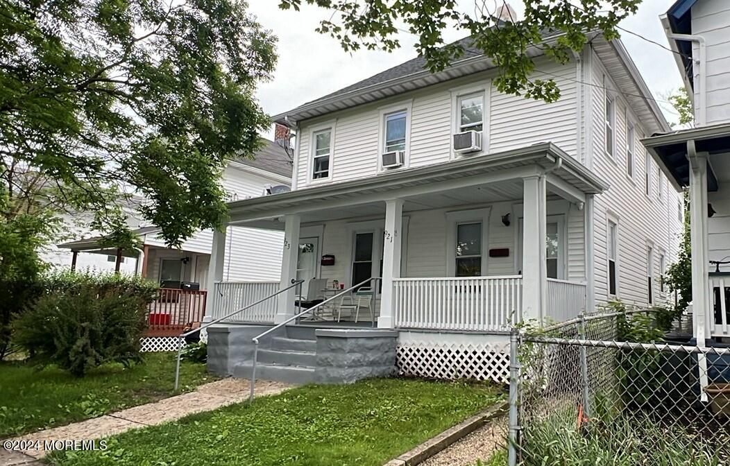Exterior, Facade, American Foursquare