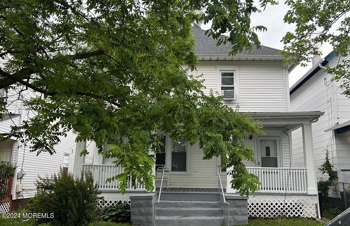 Exterior, Facade, American Foursquare