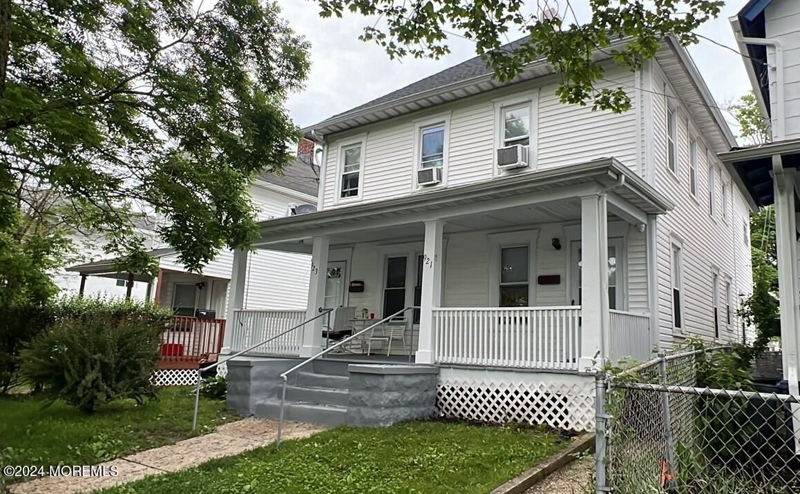 Exterior, Facade, American Foursquare