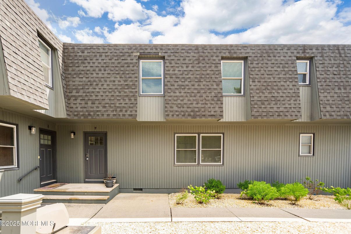 Exterior, Facade, Rowhouse