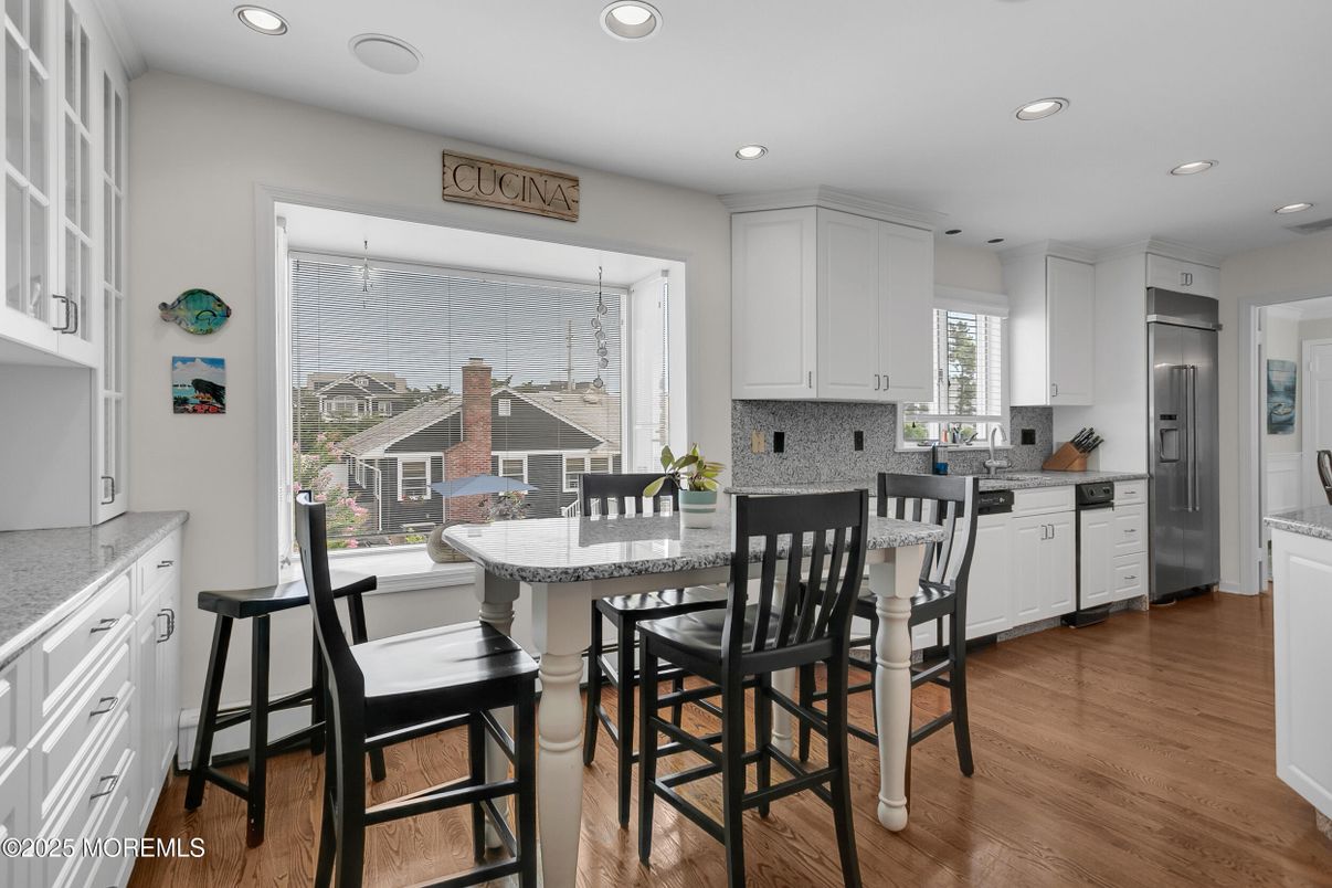 Dining room, Interior, Kitchen, Recessed Lighting, Wood Texture Flooring