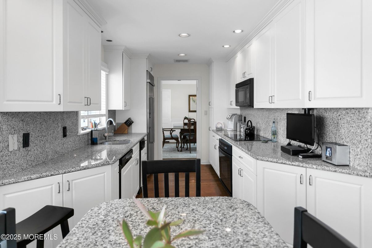 Dining room, Interior, Kitchen, Recessed Lighting, Wood Texture Flooring