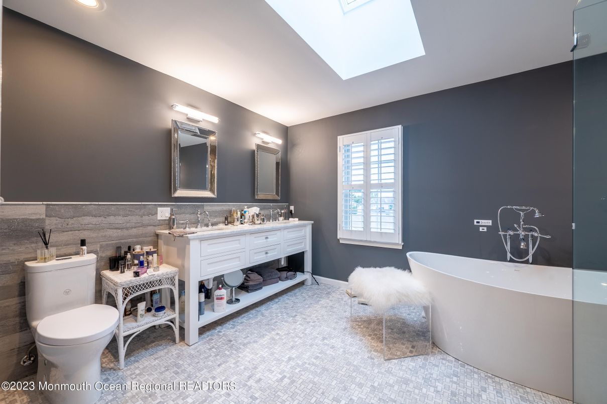 Bathroom, Dual Sink Vanities, Free Standing Baths, Interior, Recessed Lighting