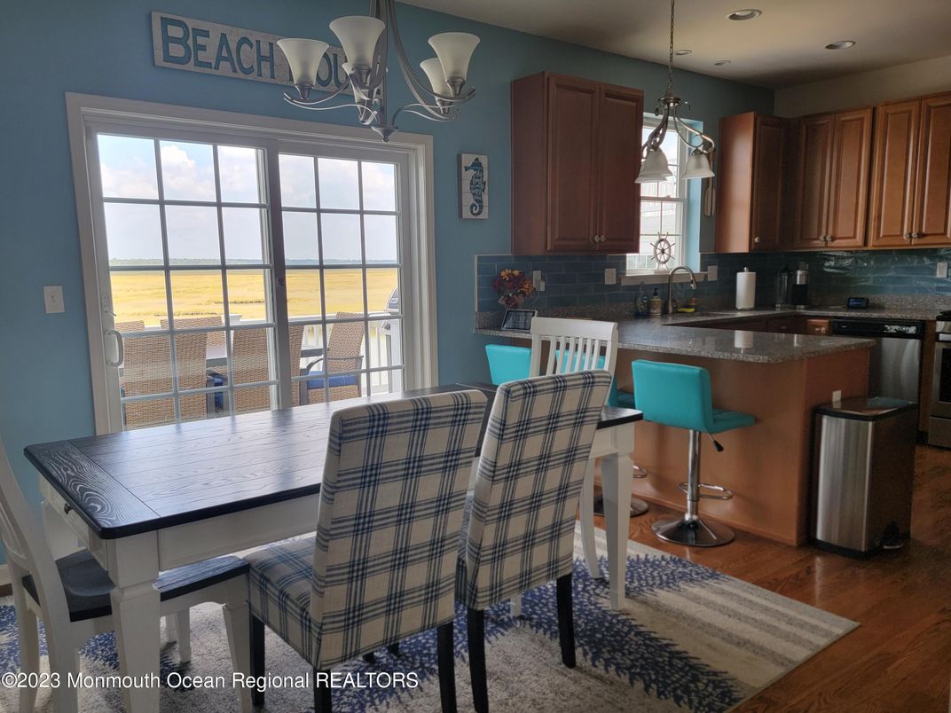 Chandelier, Dining room, Interior, Kitchen, Pendant Lights, Recessed Lighting, Water, Wood Texture Flooring
