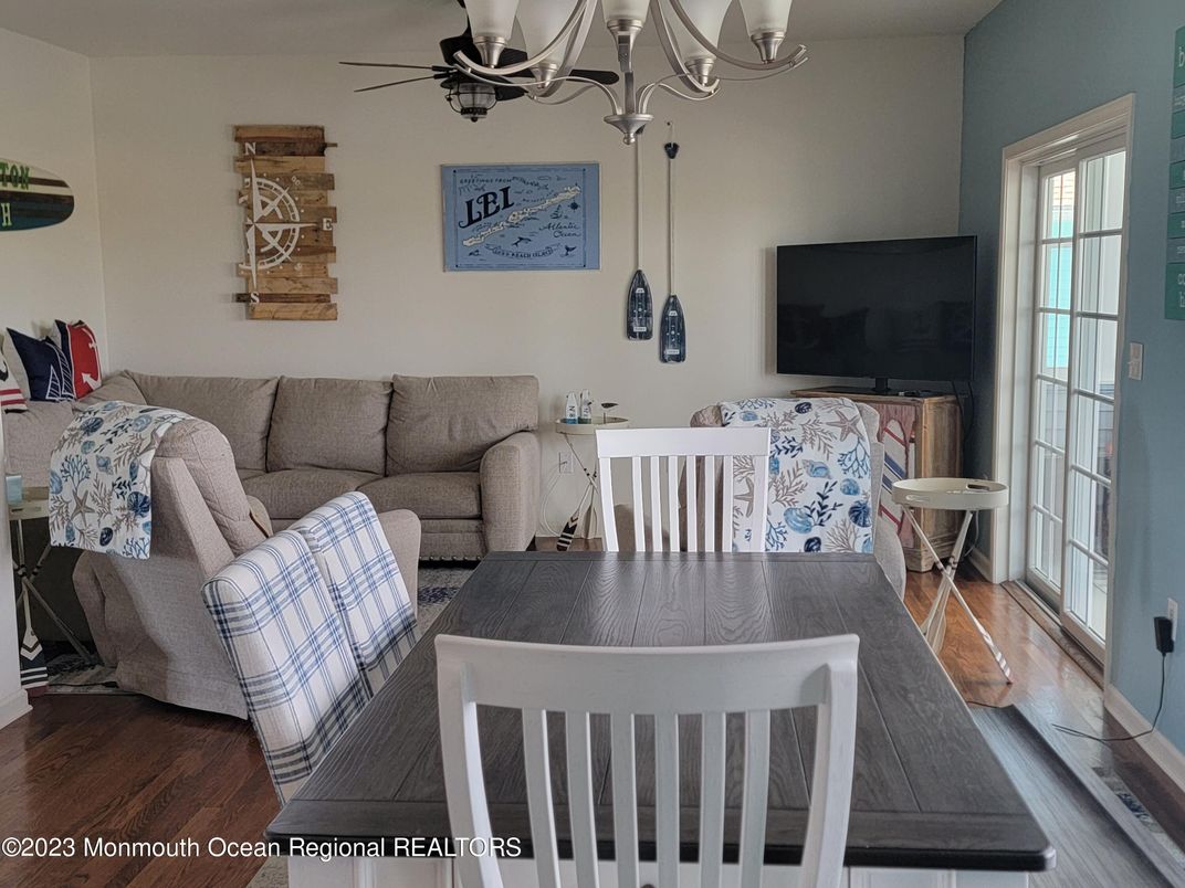 Chandelier, Dining room, Interior, Living room, Wood Texture Flooring