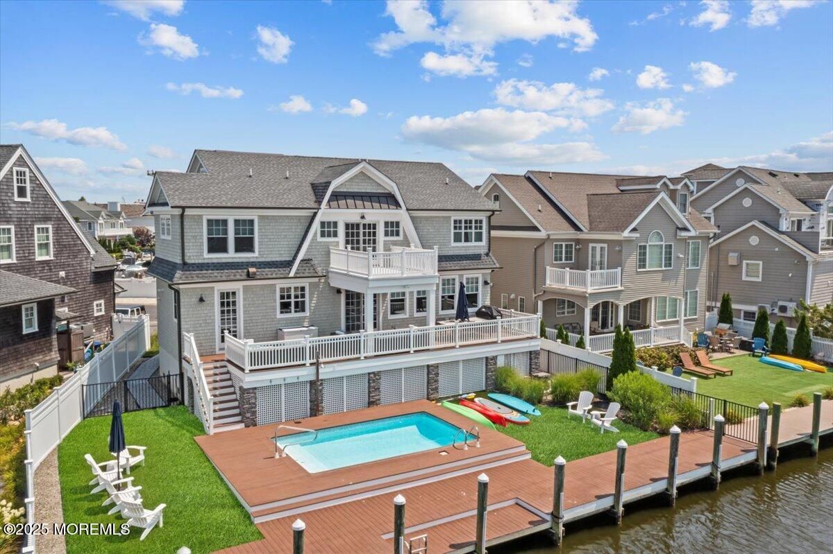 Exterior, Pool, Water