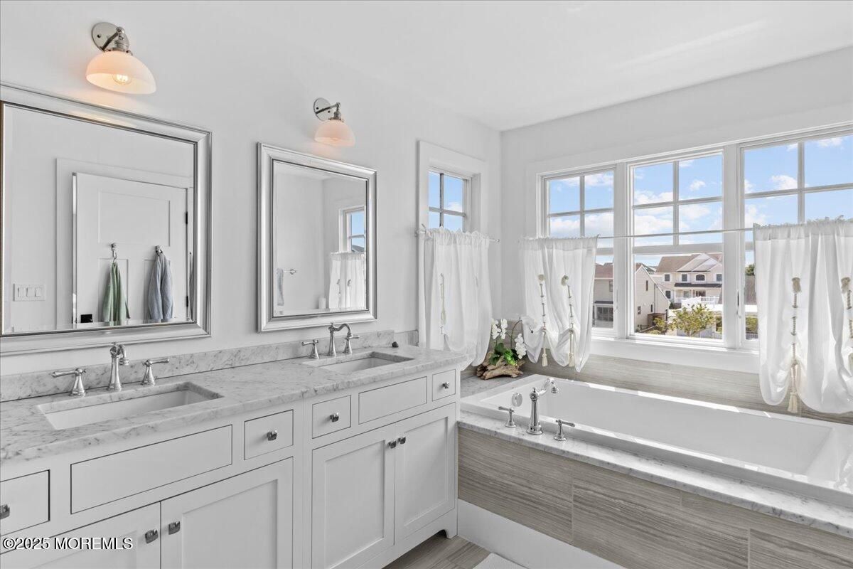 Bathroom, Dual Sink Vanities, Interior