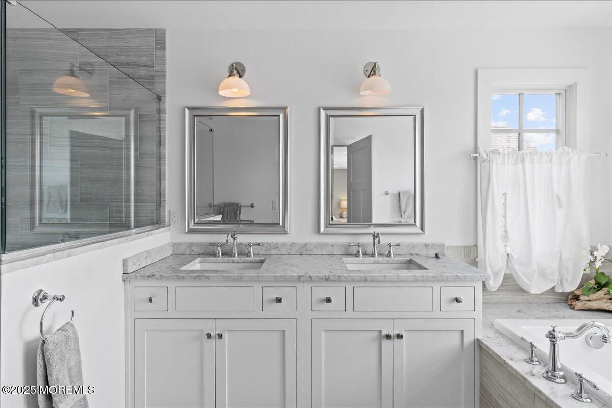 Bathroom, Dual Sink Vanities, Interior