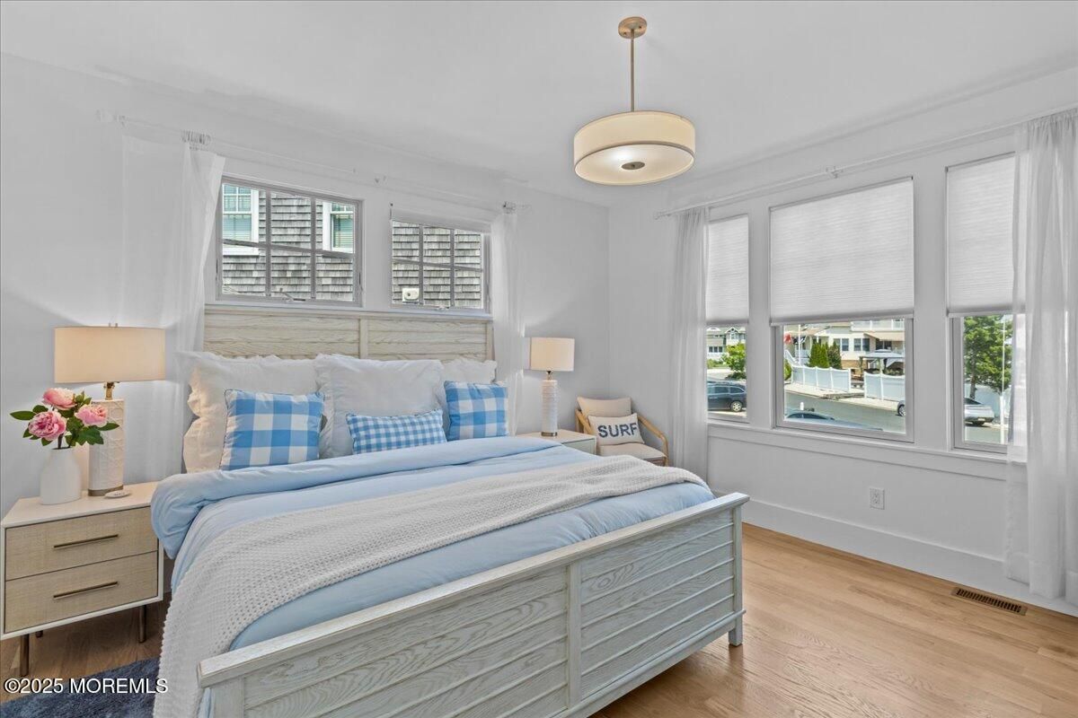 Bedroom, Interior, Pendant Lights, Wood Texture Flooring