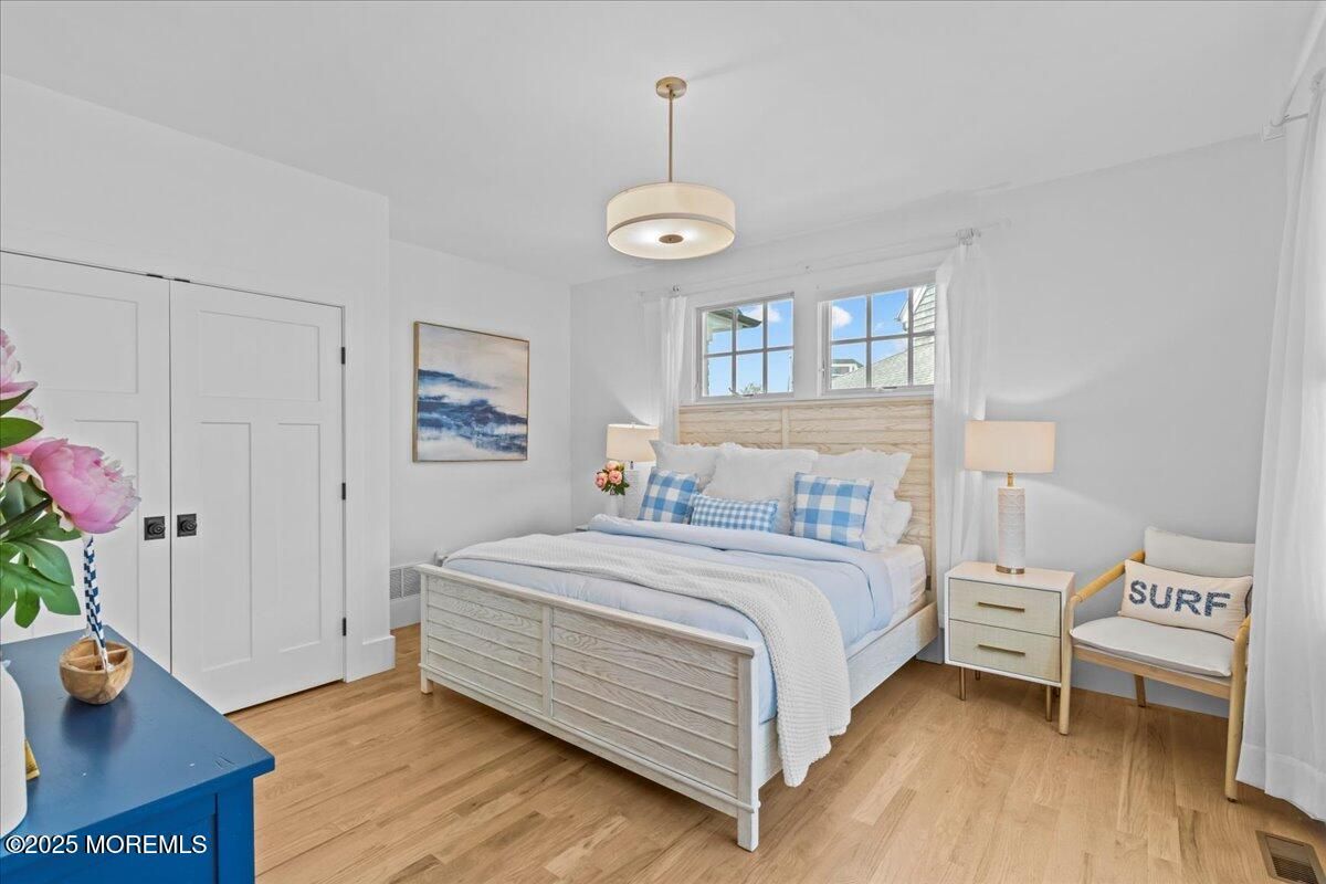 Bedroom, Interior, Pendant Lights, Wood Texture Flooring