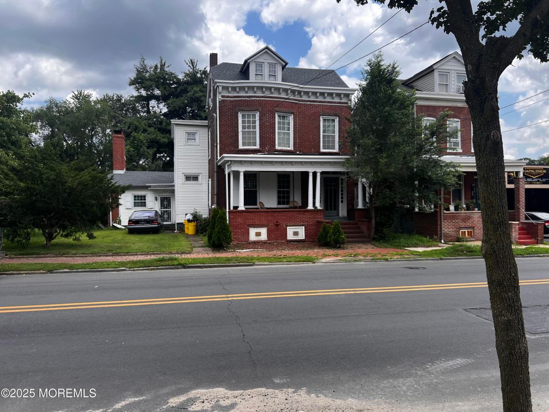 Exterior, Facade, Queen Anne Victorian