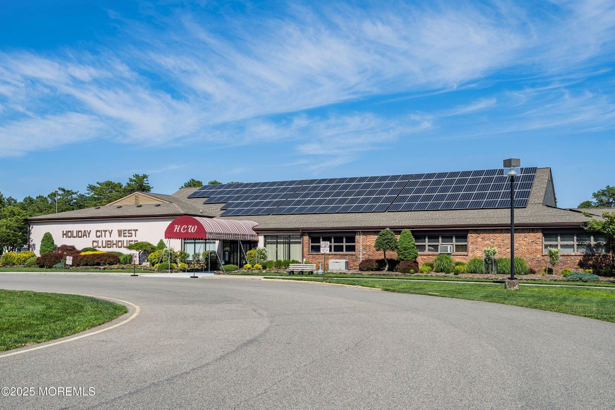 Exterior, Facade, Brick Facade, Solar Panels, Ranch