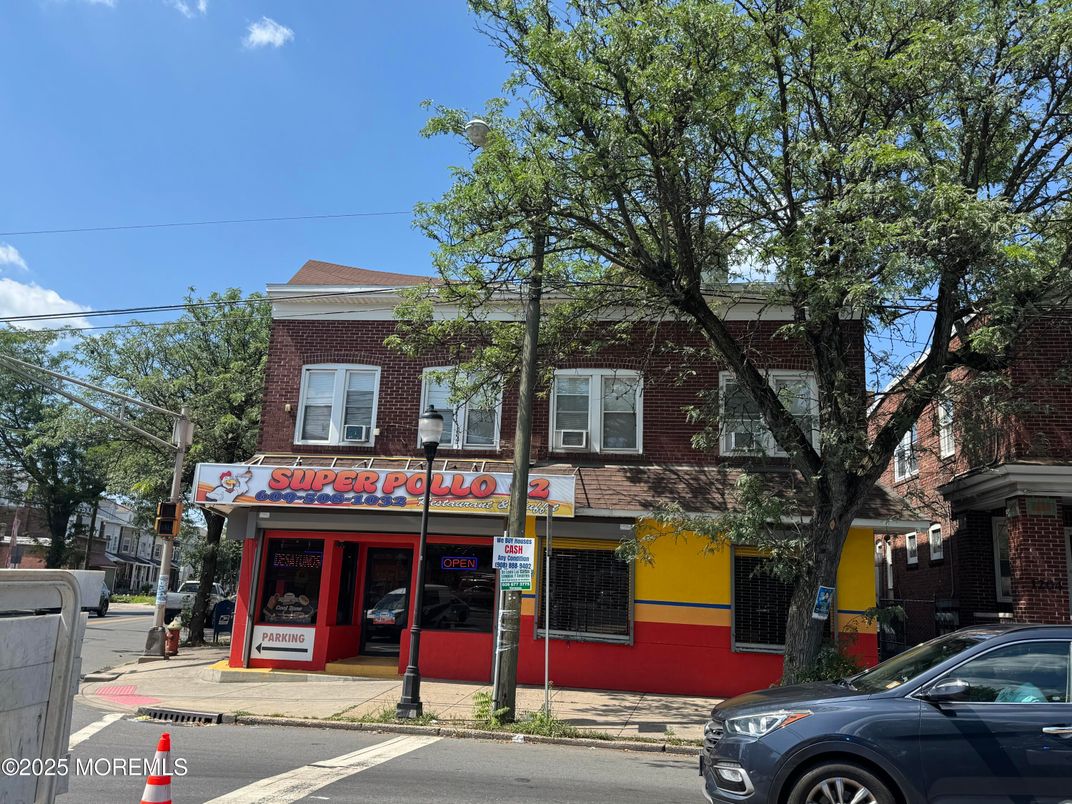 Exterior, Facade, Brick Facade, Rowhouse