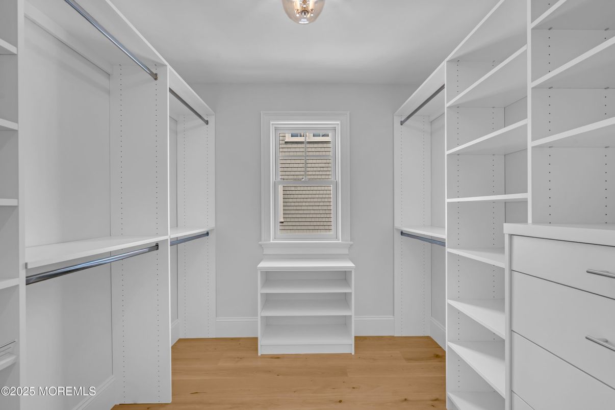 Interior, Walk-in Closets, Wood Texture Flooring