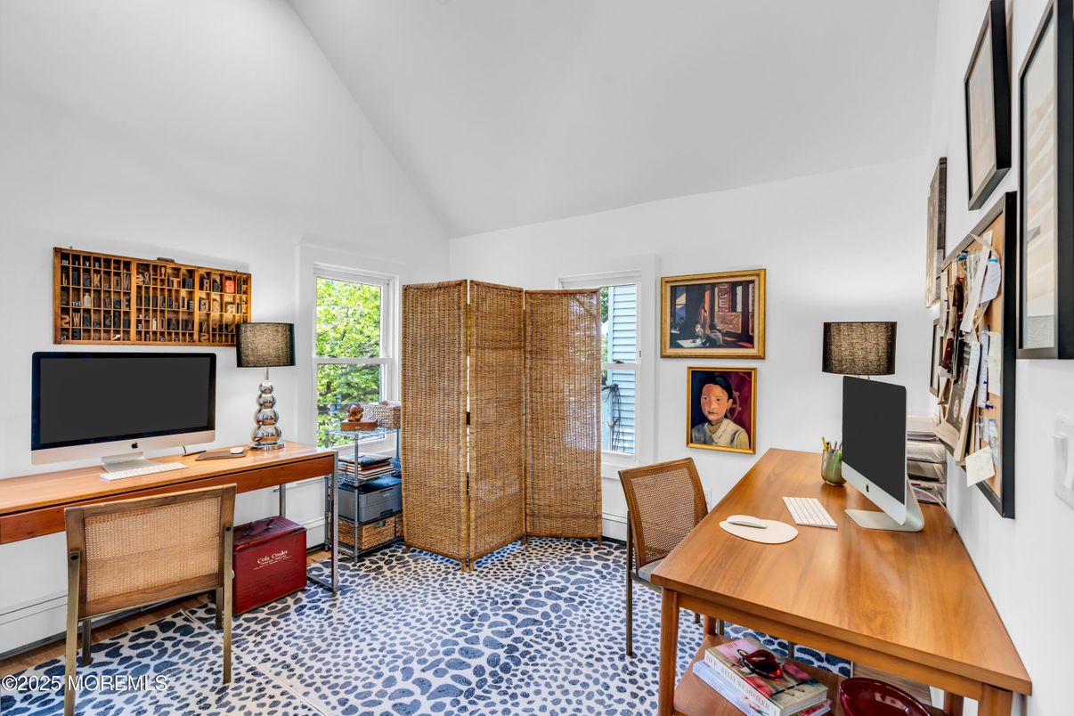 Home Office, Interior