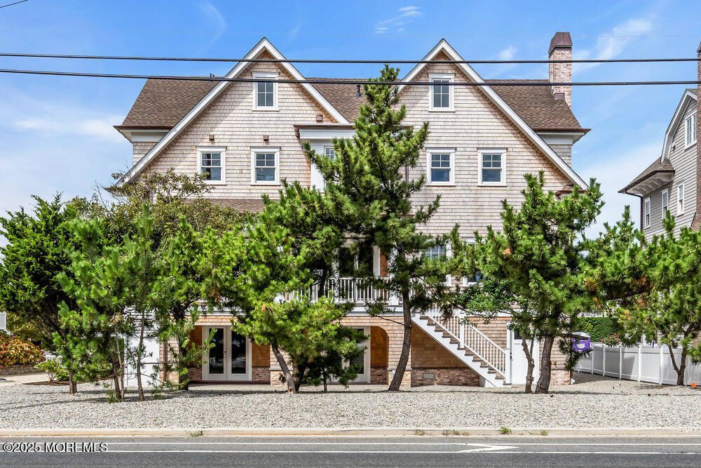 Exterior, Facade, Queen Anne Victorian