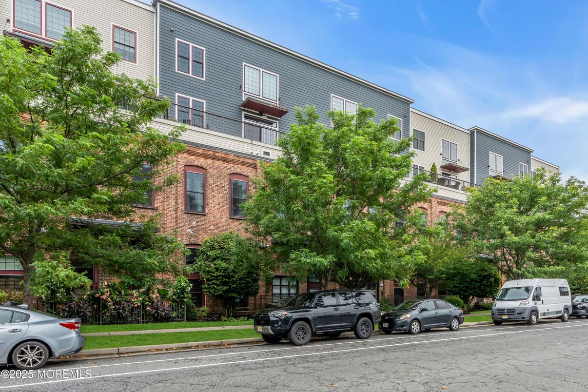 Exterior, Facade, Brick Facade, Rowhouse