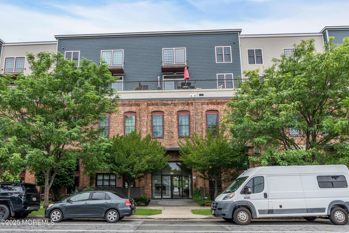 Exterior, Facade, Brick Facade, Rowhouse