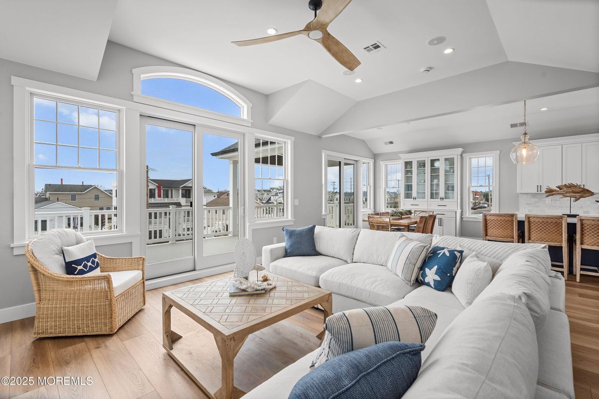 Dining room, Interior, Living room, Pendant Lights, Recessed Lighting, Wood Texture Flooring