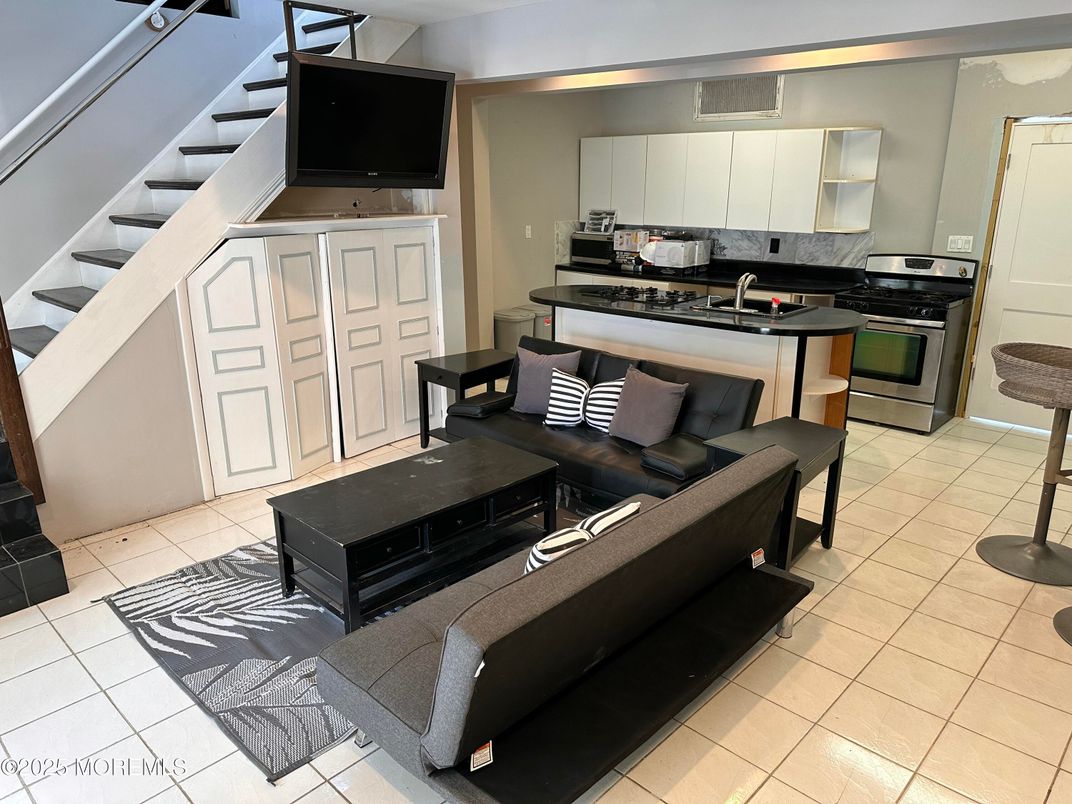 Interior, Kitchen, Living room, Stainless Steel Appliances