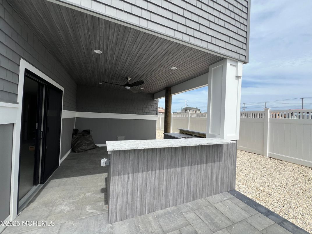 Exterior, Outdoor Kitchen, Water