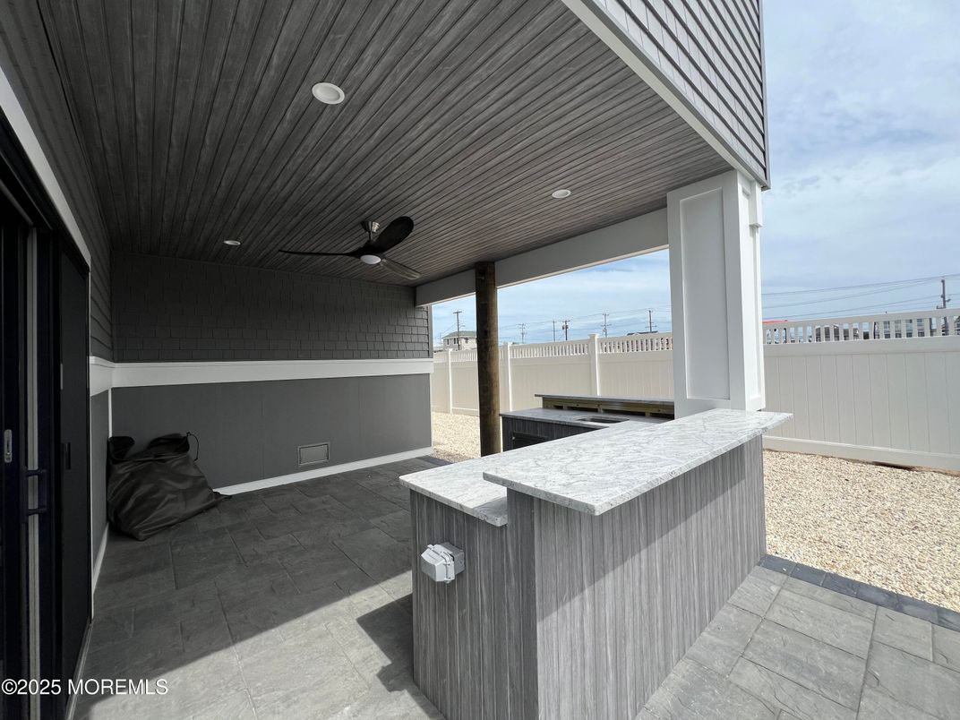 Exterior, Outdoor Kitchen, Water