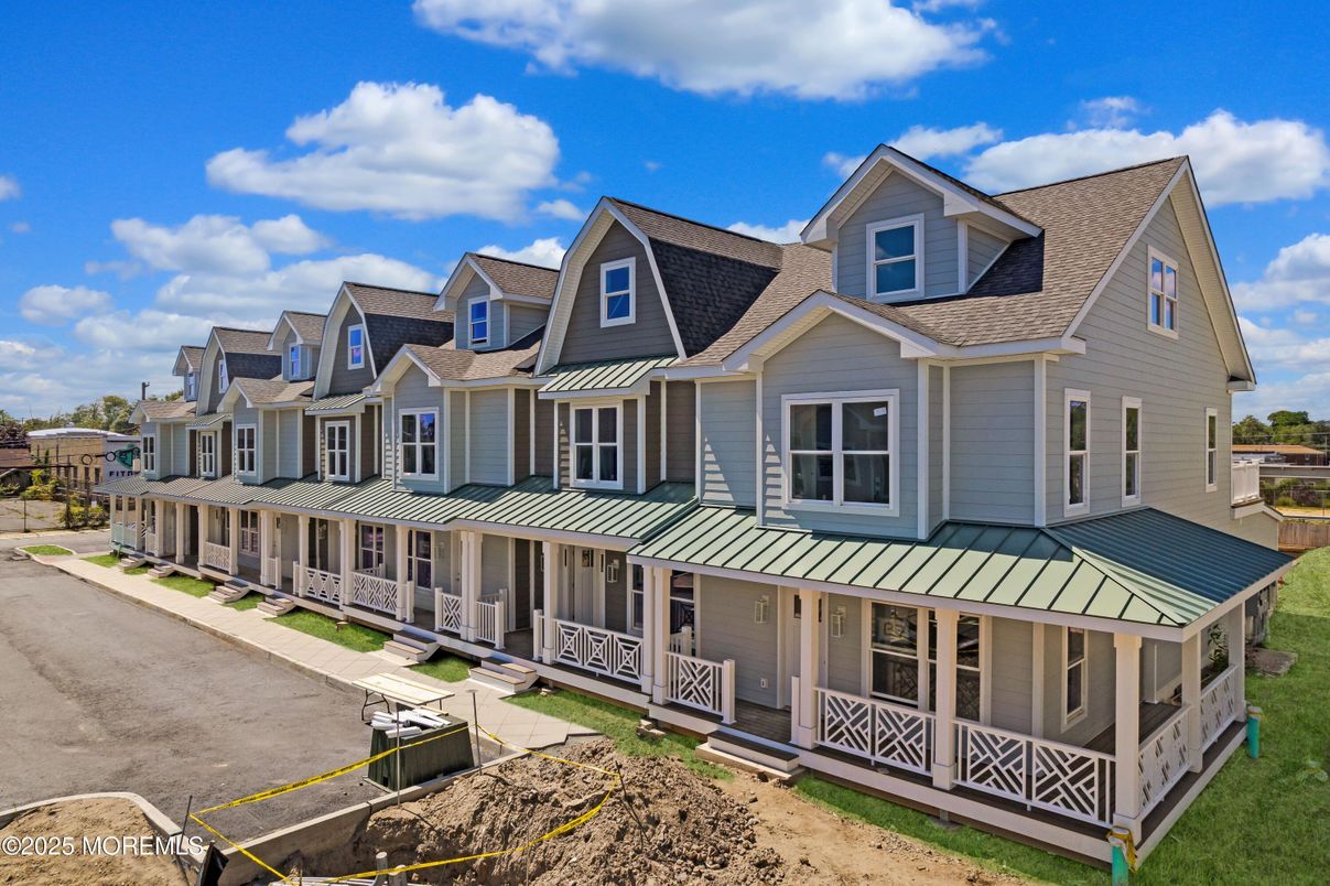 Exterior, Facade, Queen Anne Victorian