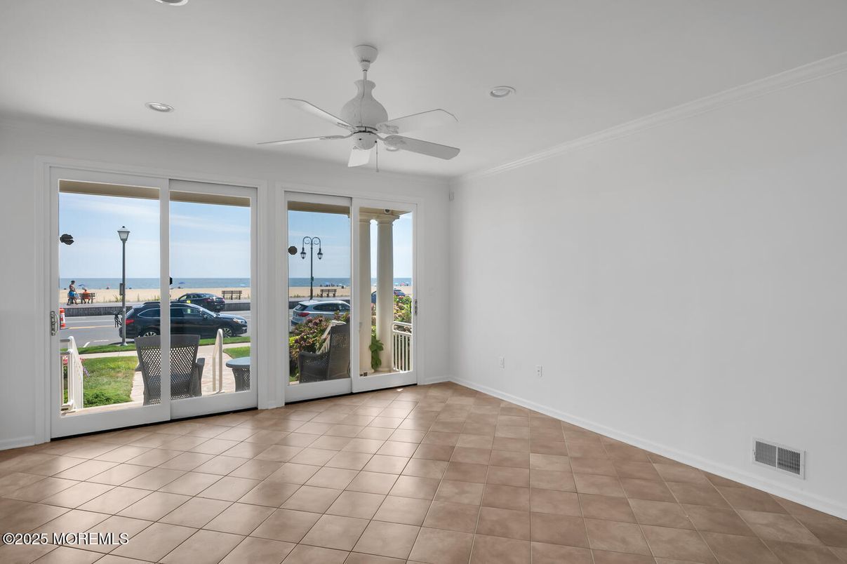 Empty room, Interior, Recessed Lighting, Water