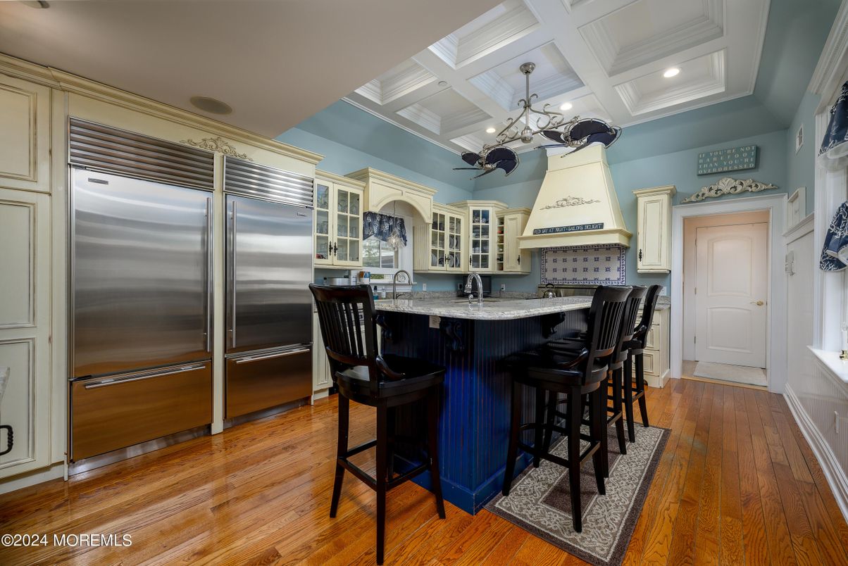 Interior, Pendant Lights, Recessed Lighting, Stainless Steel Appliances, Wood Texture Flooring