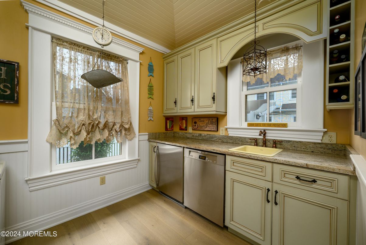 Interior, Kitchen, Pendant Lights, Wood Texture Flooring