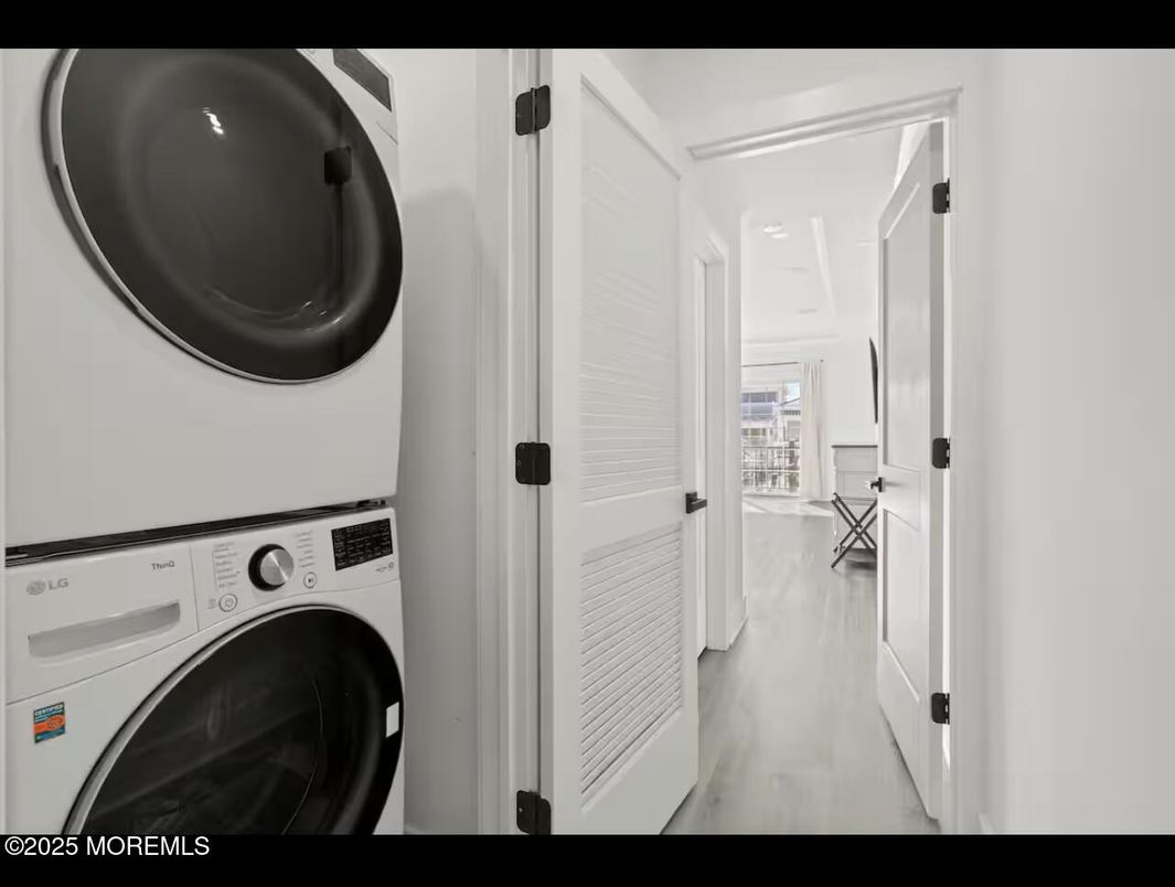 Interior, Utility Closets, Washer, Wood Texture Flooring