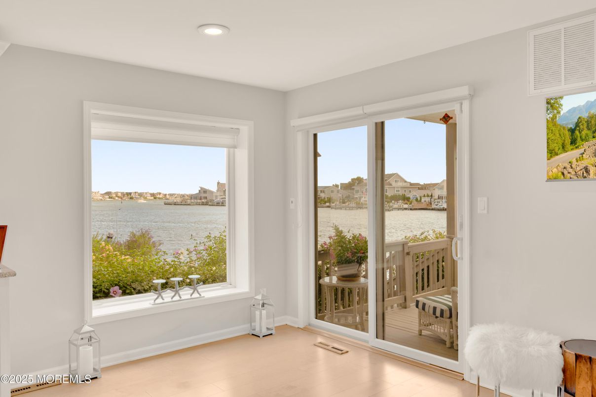 Interior, Recessed Lighting, Water, Wood Texture Flooring