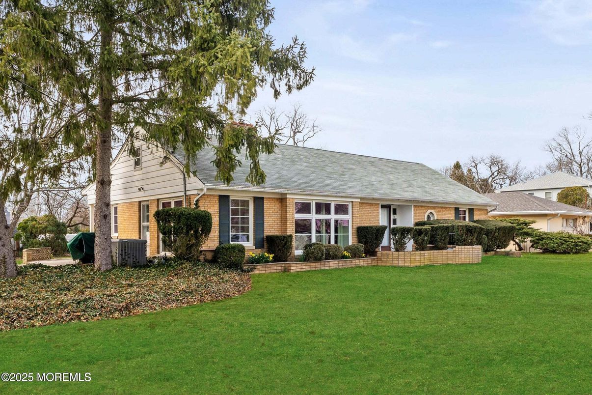 Exterior, Facade, Brick Facade, Cape Cod