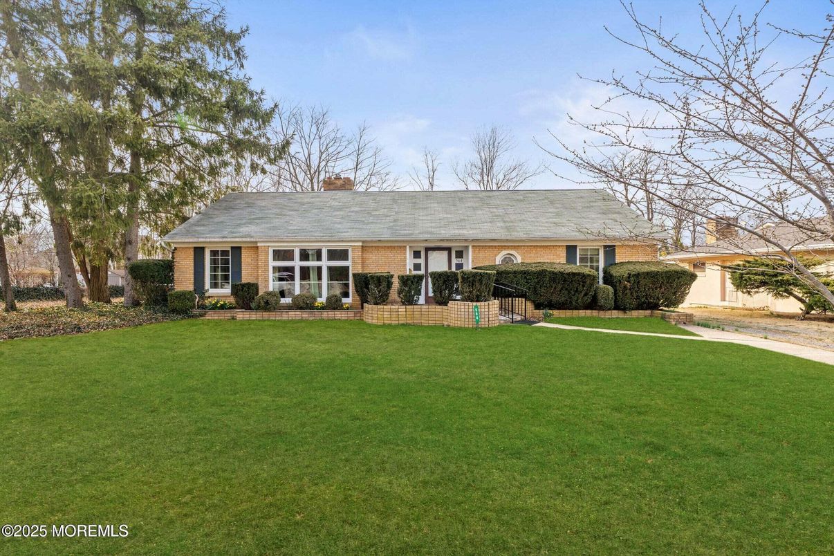 Backyard, Exterior, Facade, Brick Facade, Cape Cod