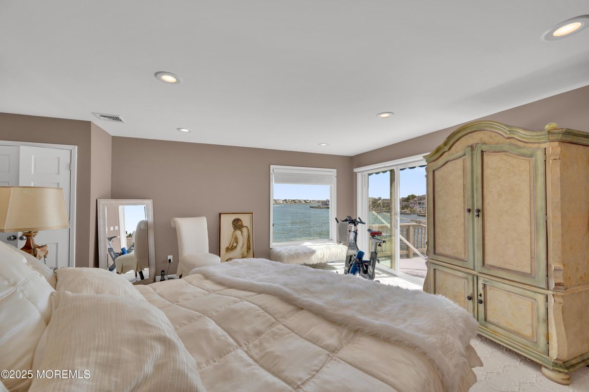 Bedroom, Interior, Recessed Lighting, Water