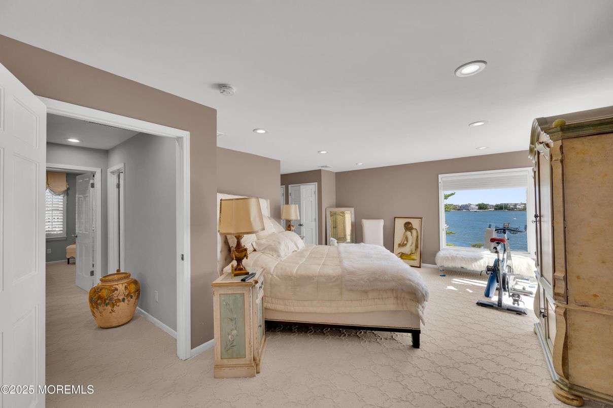 Bedroom, Interior, Recessed Lighting, Water